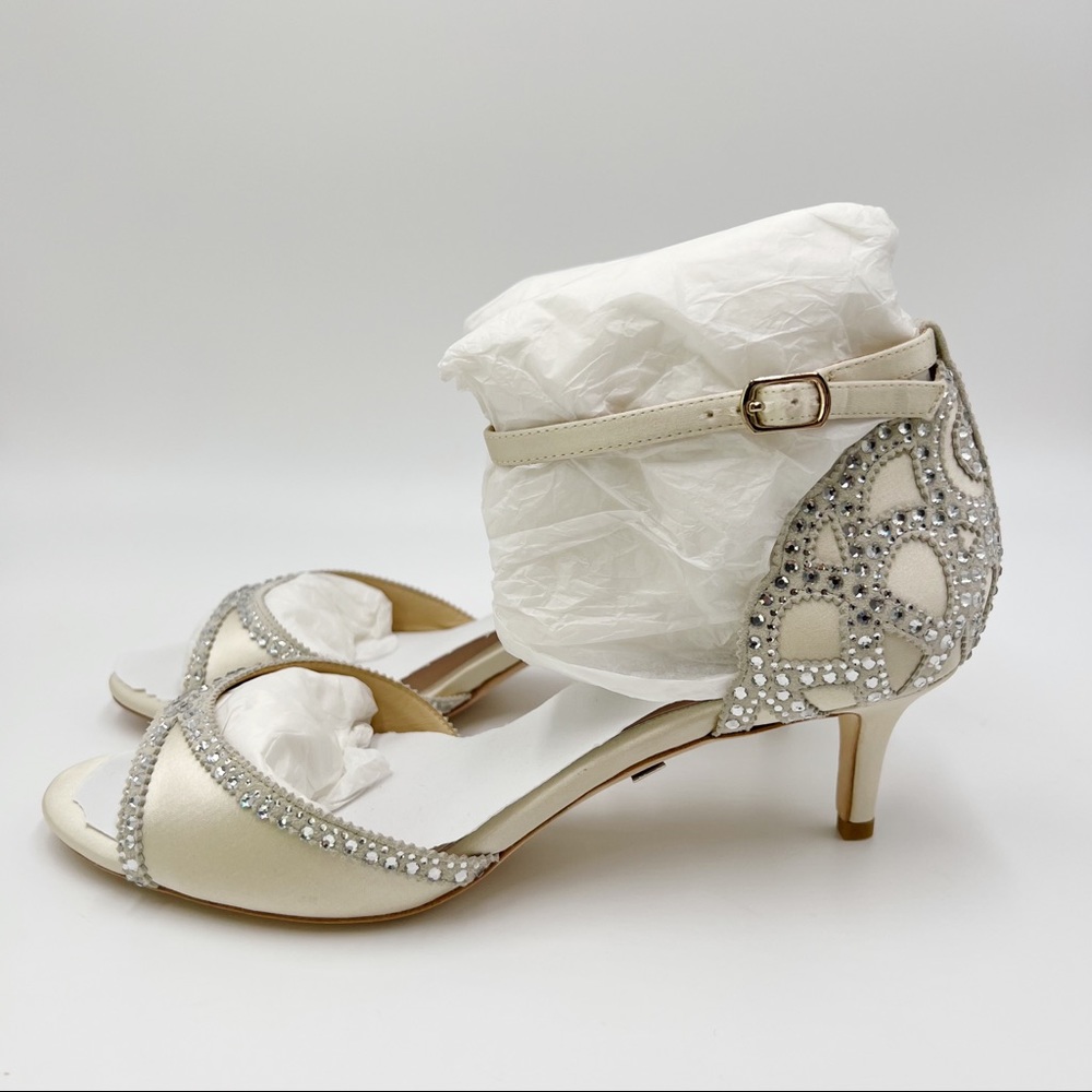 Badgley Mischka Women's Gillian Jeweled Ivory Satin Dress Sandal Heels Pumps 8 - Picture 8 of 15